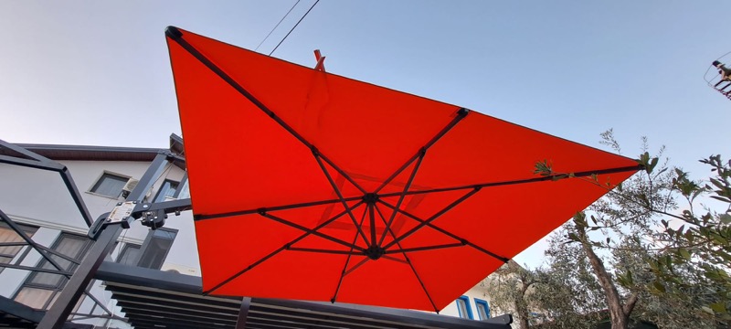 Kırmızı Şemsiye 2